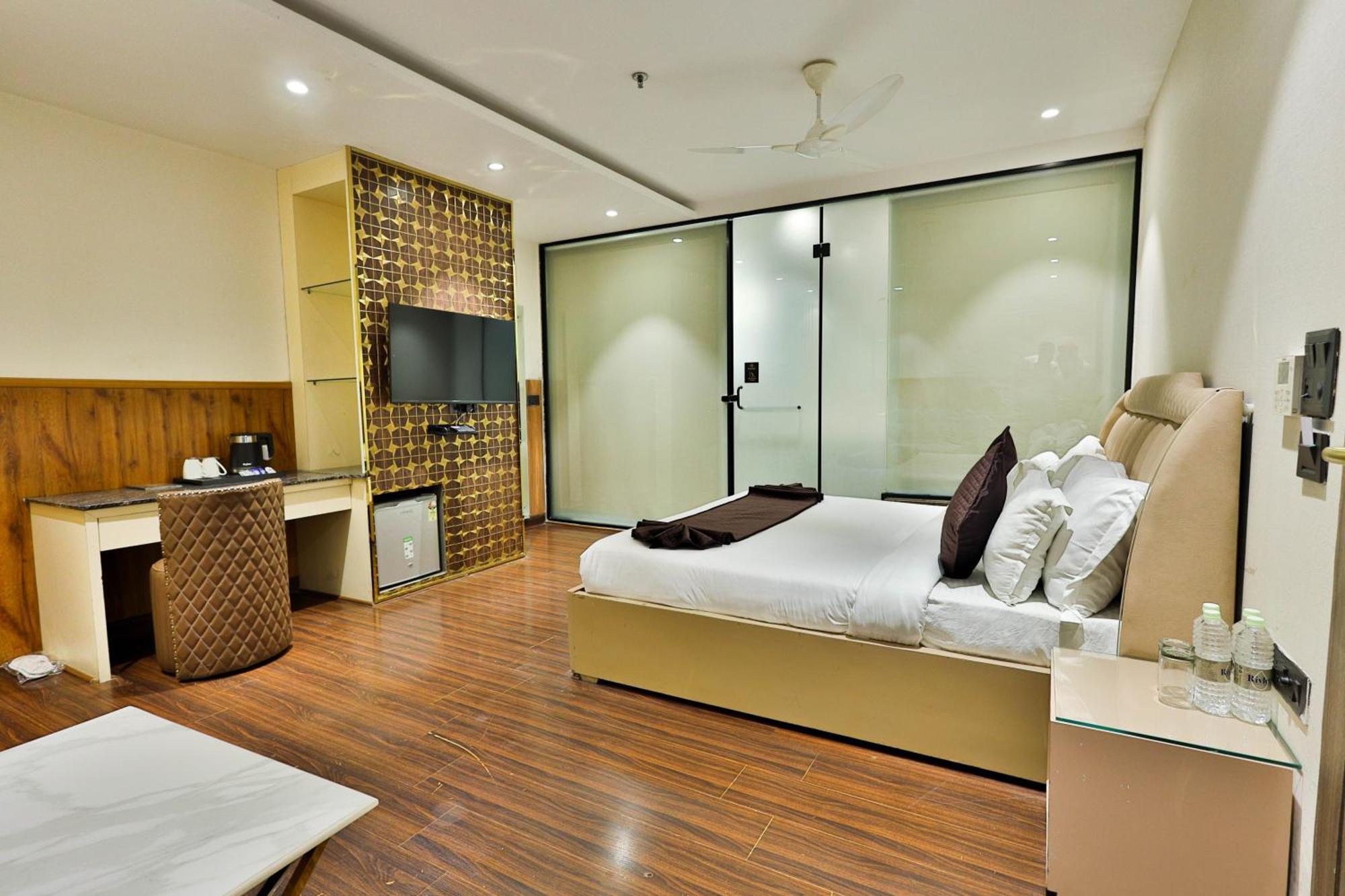 Clay Inn Hotels, Paschim Vihar Delhi  Extérieur photo
