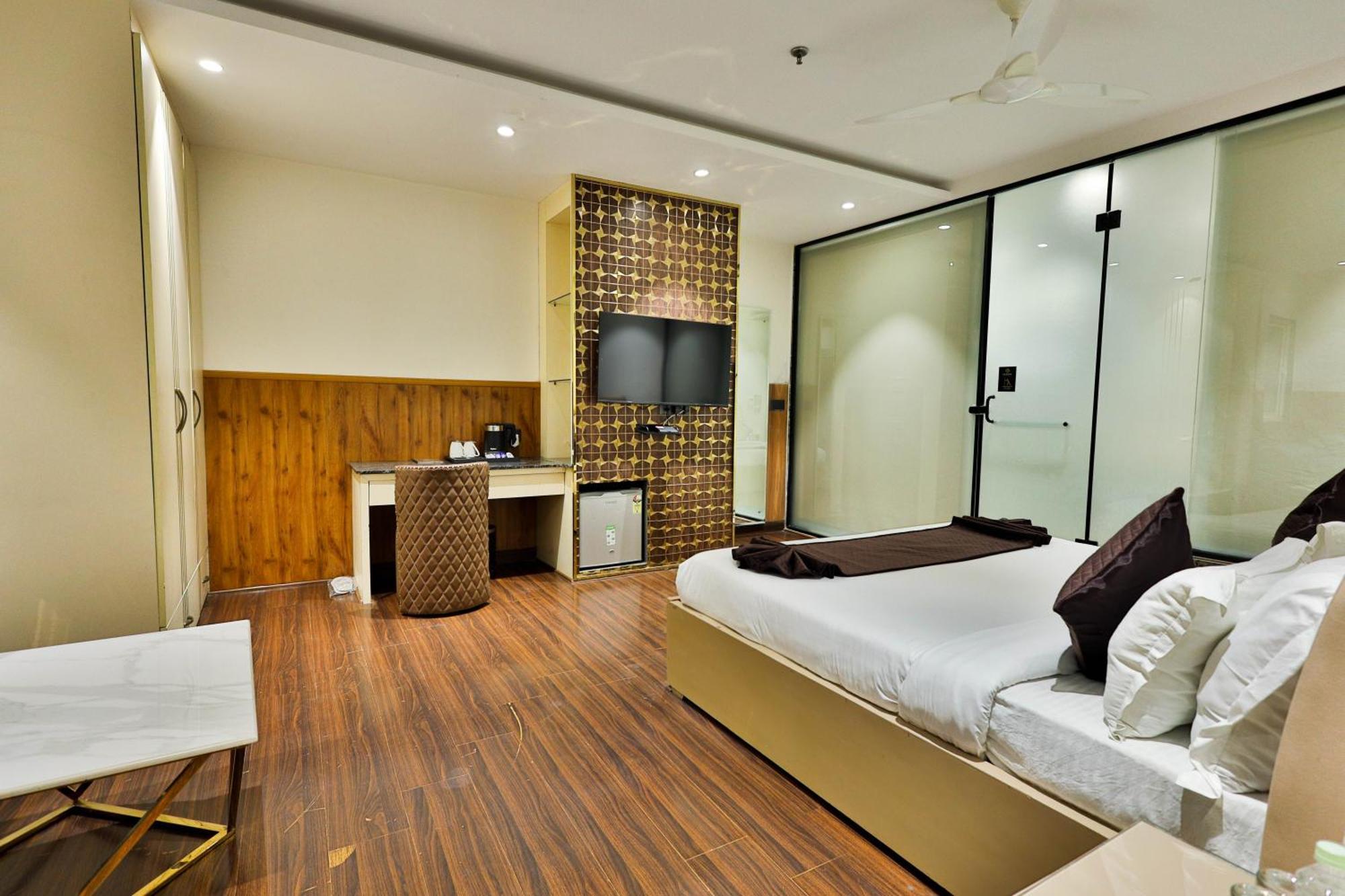 Clay Inn Hotels, Paschim Vihar Delhi  Extérieur photo